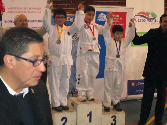 Descripción: https://fbcdn-sphotos-d-a.akamaihd.net/hphotos-ak-xpa1/t1.0-9/68618_10203923692433966_8077415574455021153_n.jpg